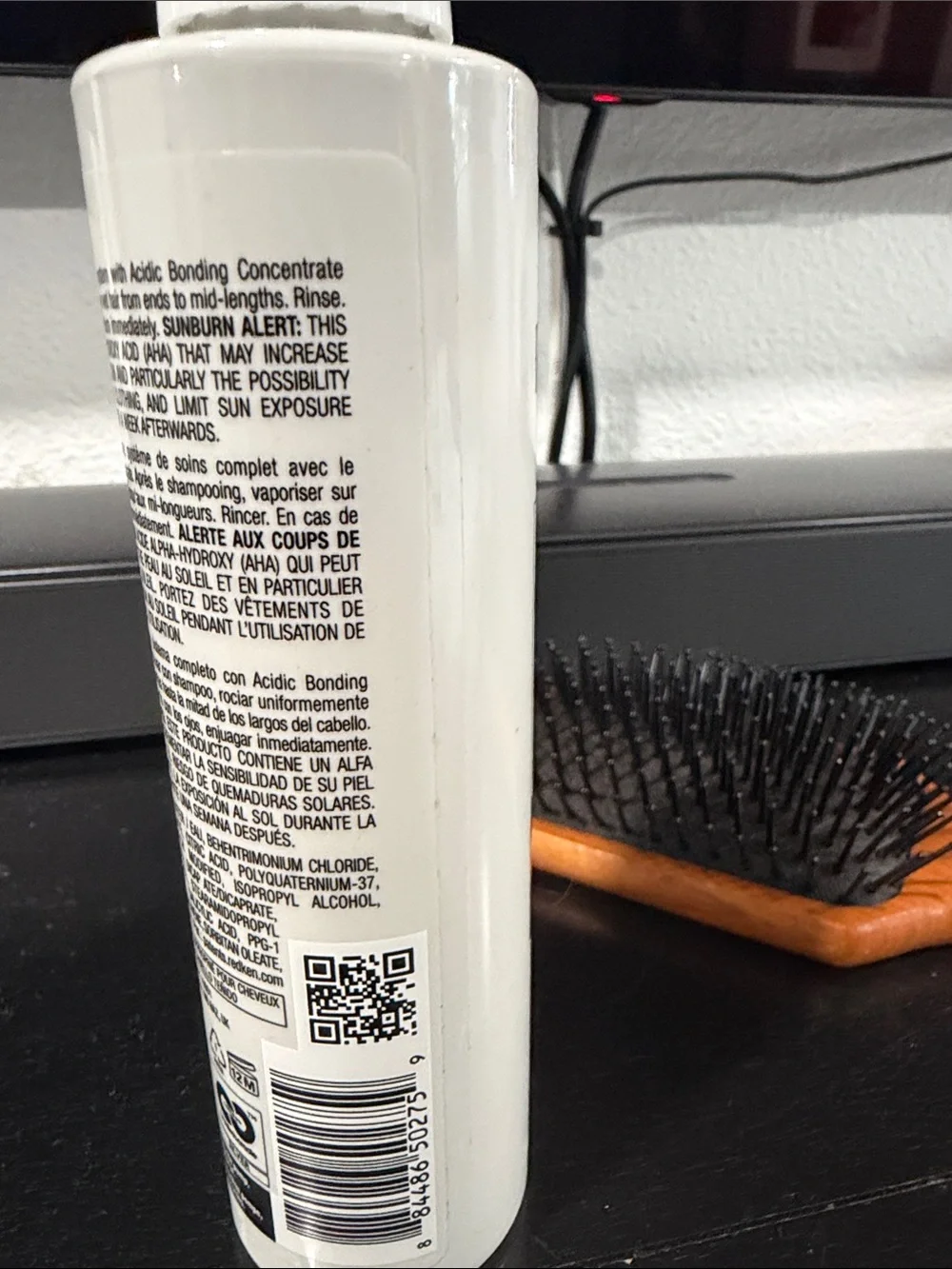Redken Acidic Bonding Concentrate Lightweight Spray Conditioner - White